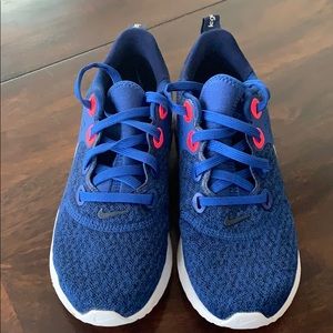 kIds size 4 Nike react Tennis Shoes